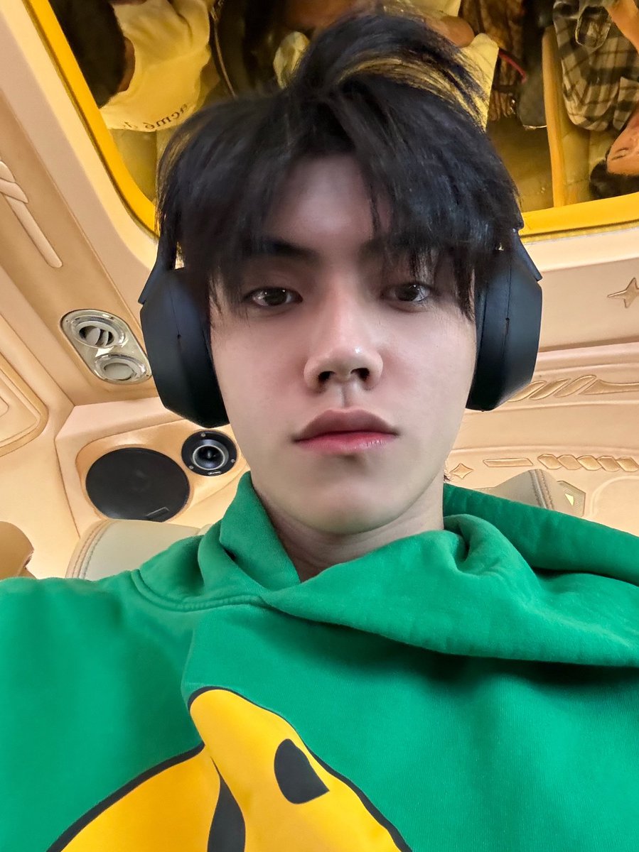 PEEMWASU_'s tweet image. ขอบคุณสำหรับ300k แต่โทษทีเราจะรักกันไป3000 ตอนนี้ยุ่งๆซ้อมทั้งวันเลย แต่วันนี้เราจะเจอกันแล้ว รักนะจ้ะ อยู่กันไปจน100000mเลยนะ #PEEMWASU