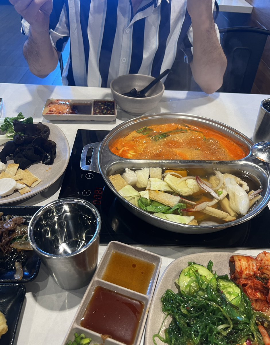 princessaniko's tweet photo. Reimburse my hot pot date because it’s the closest you’ll ever get to being with me https://t.co/YBzXSCoBVU