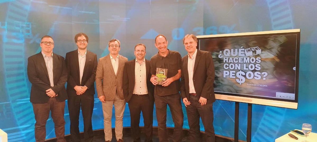 Mariano Otálora (@otaloram) on Twitter photo Terminó un nuevo programa de <a href="/quehacemospesos/">¿Qué Hacemos con Los Pesos?</a> donde analizamos el mercado internacional y local y dónde invertir los dólares del blanqueo.
Gracias <a href="/pei555/">Pedro Siaba Serrate</a>, <a href="/seba_mancuso/">Sebastián Mancuso</a>, <a href="/rbenitez_QM/">Rodrigo Benitez</a>, <a href="/MRappallini/">Martín Rappallini</a> y <a href="/marianogoro/">Mariano Gorodisch</a> por venir.
Mirá el programa completo: youtube.com/watch?v=WsaOWG… Terminó un nuevo programa de <a href="/quehacemospesos/">¿Qué Hacemos con Los Pesos?</a> donde analizamos el mercado internacional y local y dónde invertir los dólares del blanqueo.
Gracias <a href="/pei555/">Pedro Siaba Serrate</a>, <a href="/seba_mancuso/">Sebastián Mancuso</a>, <a href="/rbenitez_QM/">Rodrigo Benitez</a>, <a href="/MRappallini/">Martín Rappallini</a> y <a href="/marianogoro/">Mariano Gorodisch</a> por venir.
Mirá el programa completo: youtube.com/watch?v=WsaOWG…