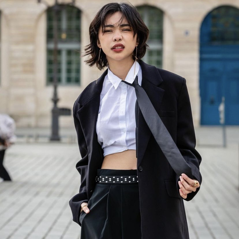 News5PH's tweet photo. Stunning in her fashionista look ang actress-singer na si #MaymayEntrata sa ilang retrato na ibinahagi niya mula sa kaniyang Italy trip.

📷: Maymay Entrata/Instagram https://t.co/BBQxJcG7aG