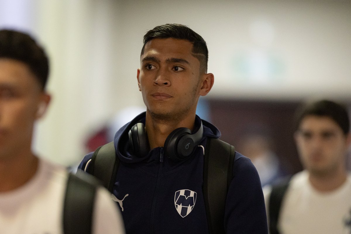 Rayados's tweet photo. ¡Llegamos al 🏟️!

¡Vamos la Pandilla!💙🤍 @MBenzBusesMX https://t.co/eDhLuBV05r