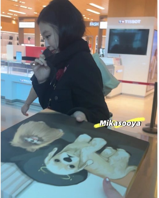 Jendeukiliebe's tweet photo. A fan gave Jennie Kai n Kuma painting https://t.co/wgo2WPABi7