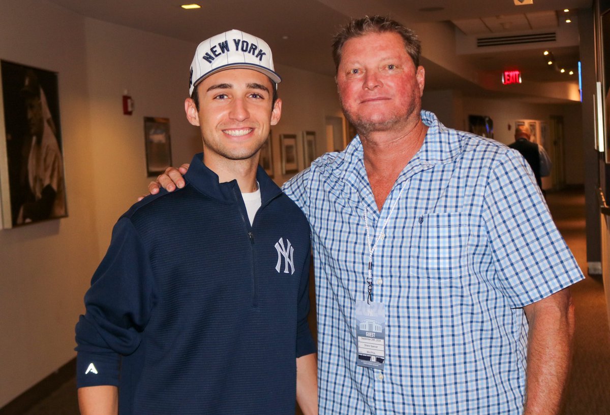 billythebatboy's tweet image. Great day at the ballpark!🔥 Fun time catching up with some old and new faces. Another successful @MintPros event! 🙌

#baseball #yankees #yankeestadium #mlb