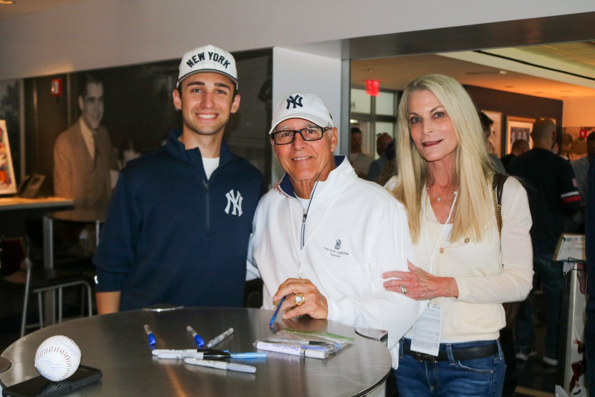 billythebatboy's tweet image. Great day at the ballpark!🔥 Fun time catching up with some old and new faces. Another successful @MintPros event! 🙌

#baseball #yankees #yankeestadium #mlb