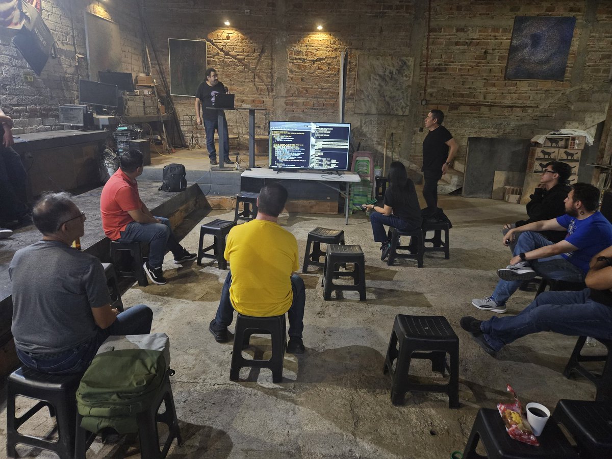 patux's tweet photo. . @KBrown en su ponencia "pg_enigma" en Día de F/OSS Conferencias Cabal 29 Septiembre 2024 en @LinuxCabal

#OpenSource #FreeSoftware #floss #guadalajara #linuxcabal #conference https://t.co/6sky3jHNnU