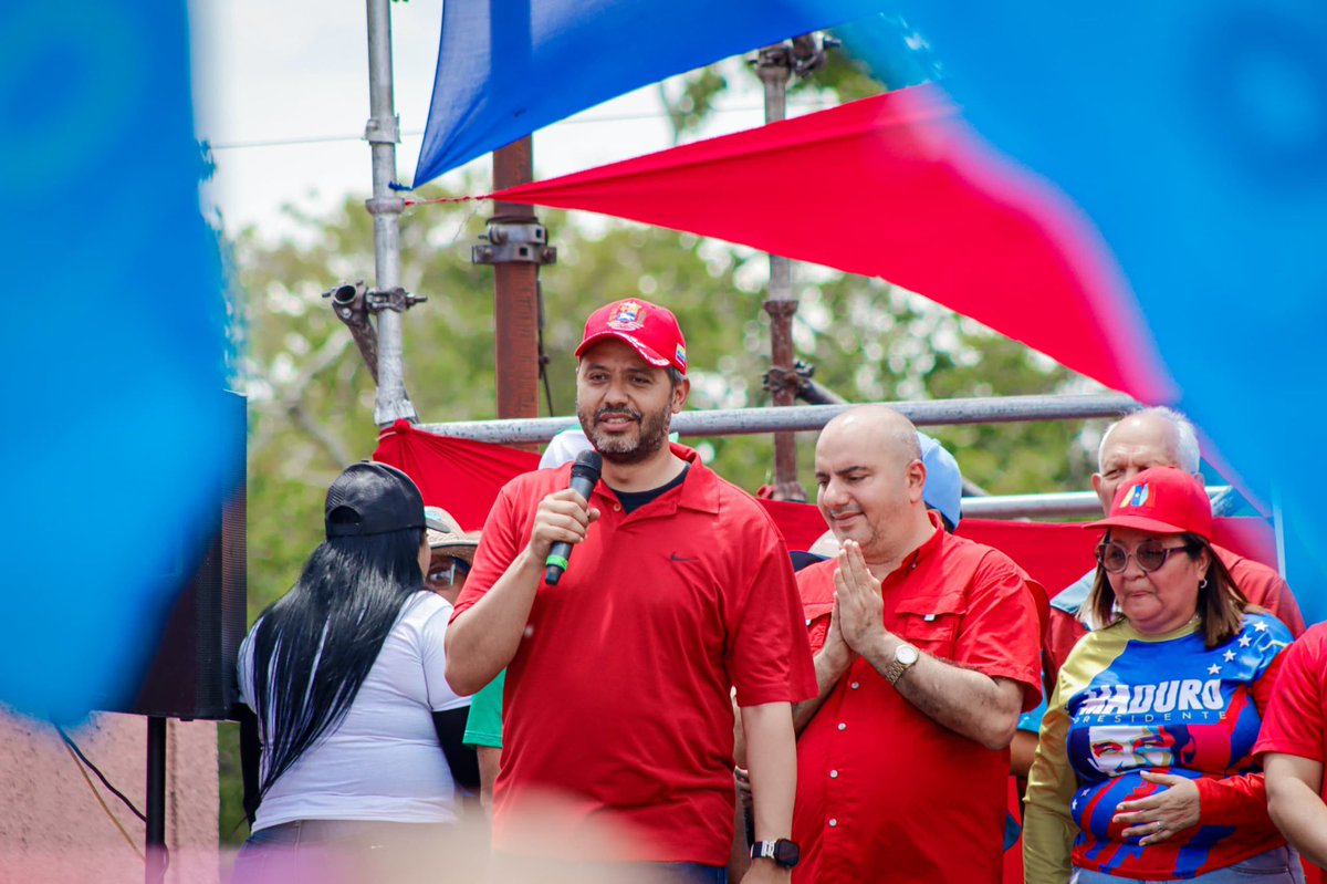 Luis Jonás Reyes (@luisjonasreyes) on Twitter photo Hoy marchamos por las calles de #Barquisimeto celebrando el segundo mes del triunfo de nuestro Presidente <a href="/NicolasMaduro/">Nicolás Maduro</a> y ratificando el camino de La Paz y la voluntad de trabajo por nuestro país. Seguiremos Venciendo!! Hoy marchamos por las calles de #Barquisimeto celebrando el segundo mes del triunfo de nuestro Presidente <a href="/NicolasMaduro/">Nicolás Maduro</a> y ratificando el camino de La Paz y la voluntad de trabajo por nuestro país. Seguiremos Venciendo!!