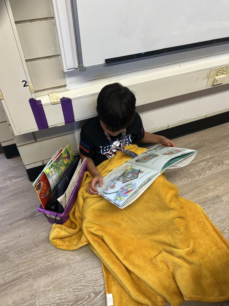 smpatel22's tweet photo. I love collaborating with my team. So when @mrscburleigh suggested a group rotation of comfy reading, IPad sketches with @kimperclefarias and STEM building, I was all in. The students LOVED it. https://t.co/YgOPuyeZtM