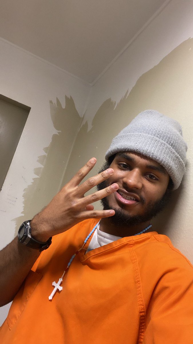 YrnManii's tweet photo. FREE DA BIGGEST ‼️ & 🖕🏽 THA FEDS
Can’t shit break or this smile I’m 4EVEA LIT 🫡 #FreeDaGoat #HomeSoon 1Love To all my friends & Family ! https://t.co/zYYRkp6JMI
