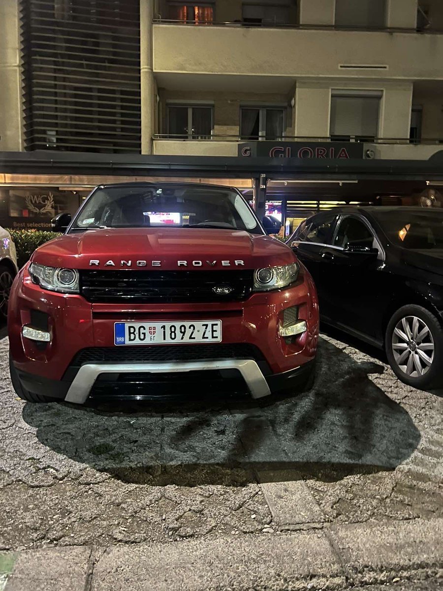 (1/3) Izborna turistička sezona u punom  zamahu. Podgorica večeras u susret sjutrašnjim izborima 👇🏻