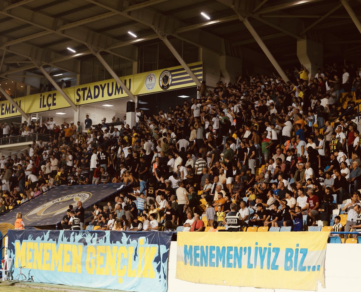 egetribunleri's tweet photo. 💥 2.Lig Kırmızı Grup’da Lider olan Menemen FK Tribünleri! https://t.co/chqKzHw5Ue