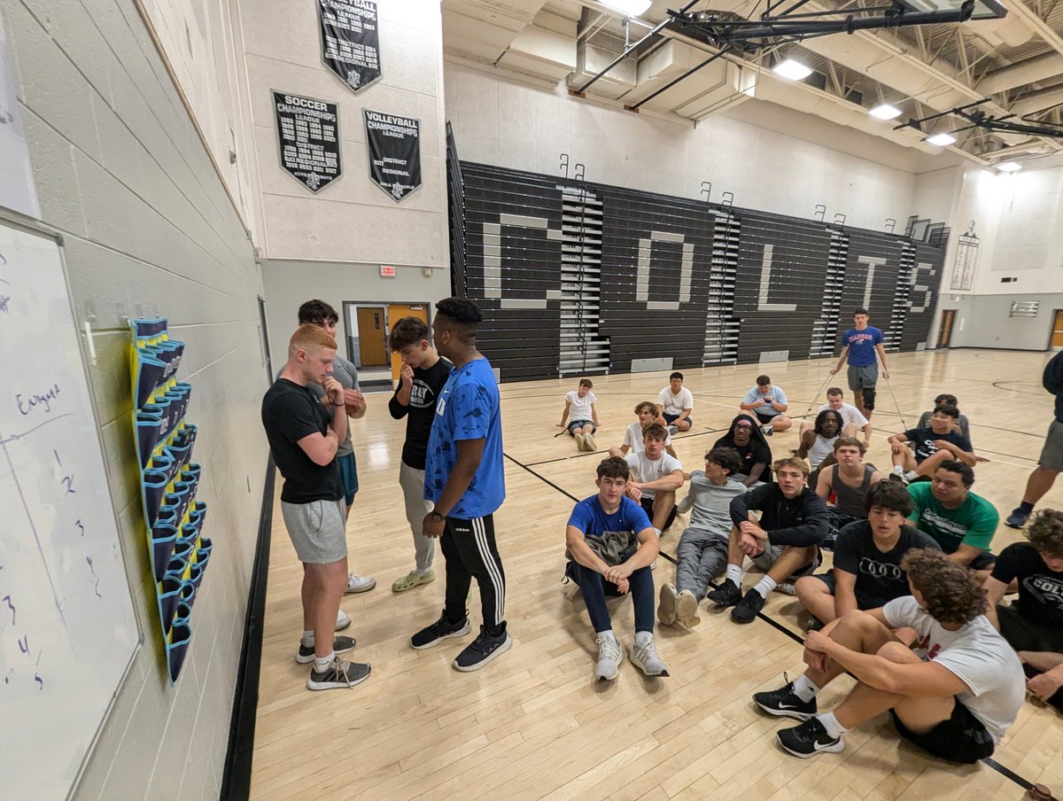 We were back at it this morning after a hard fought Homecoming W against Oak P. The boys made it 2 in a row against the coaches with a comeback victory in Trivia, thanks to a clutch Daily Double answer by Ryan C.

Happy Homecoming to all, be safe.

Coaches 4
Players 2