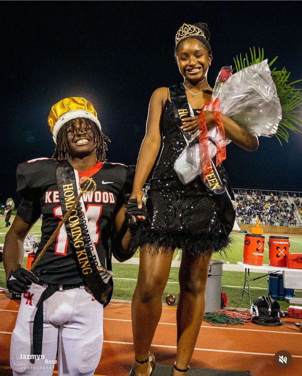 _alanabailey9's tweet photo. My cuz is the Queen!! Congrats Erica and Silas!πΈ π #HOCOSZN #FamWinning β€οΈ https://t.co/5PRsj0i91z