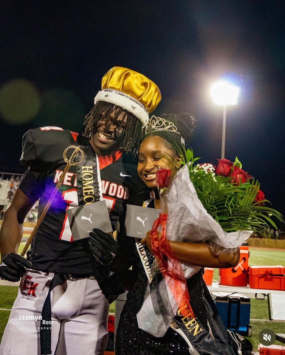 _alanabailey9's tweet photo. My cuz is the Queen!! Congrats Erica and Silas!πΈ π #HOCOSZN #FamWinning β€οΈ https://t.co/5PRsj0i91z