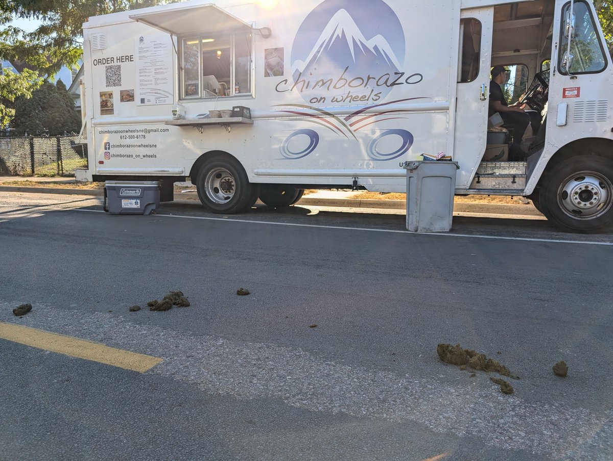 When they say a single horse police has the crowd clearing power of 20 regular police, this is what they're talking about.