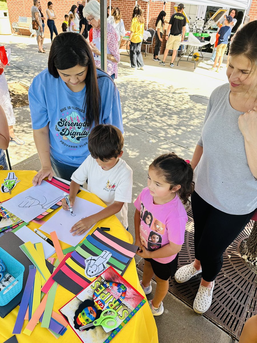 <a href="/ECISD_EarlyEd/">ECISD_EarlyEd</a> had an amazing time <a href="/NoelArtMuseum/">Ellen Noël ArtMuseum</a> today at their #ArtaLaCarte community event! Loved seeing creativity come alive. Families got to take home a craft and a book to keep the inspiration going! 🎨📚 #FamilyFun #ArtInspiration #Literacy