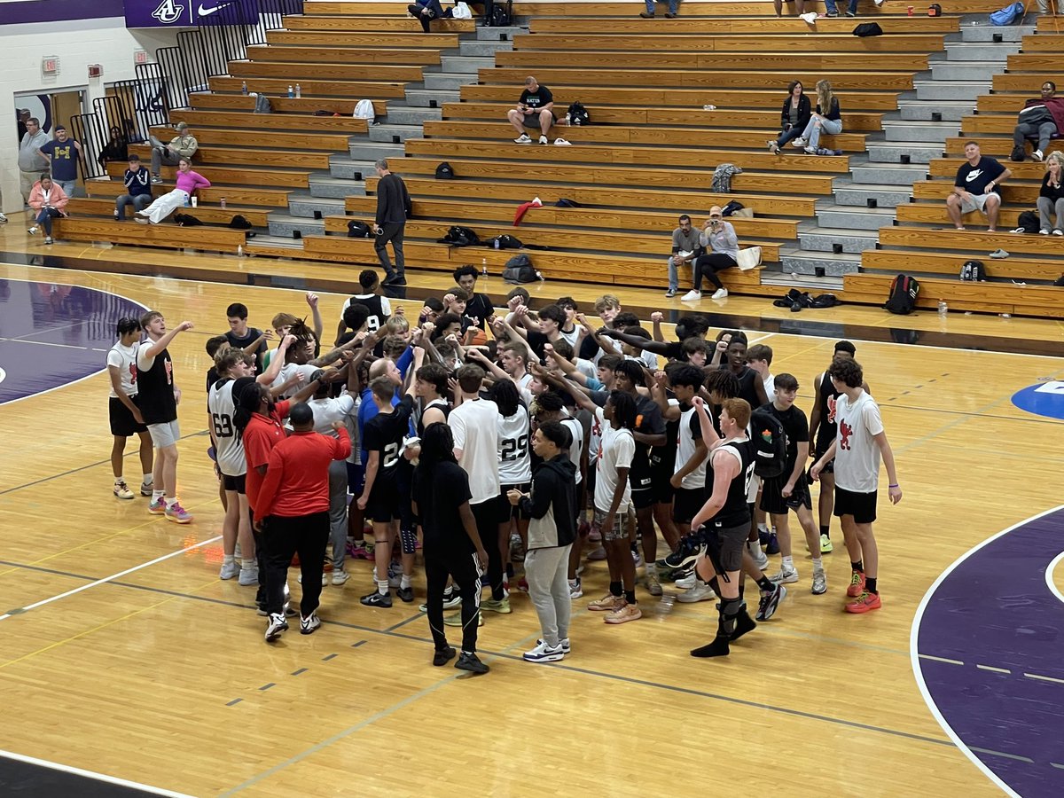 RealCoachQ's tweet photo. I’ll have a bunch of stuff in the coming days but super proud of the first #KyEliteCamp. Thanks to @CoachRussAU and Asbury for hosting. Thanks to my staff for doing a phenomenal job and thanks to all the players who competed at a high level all day! https://t.co/bd1CJ7HyA3