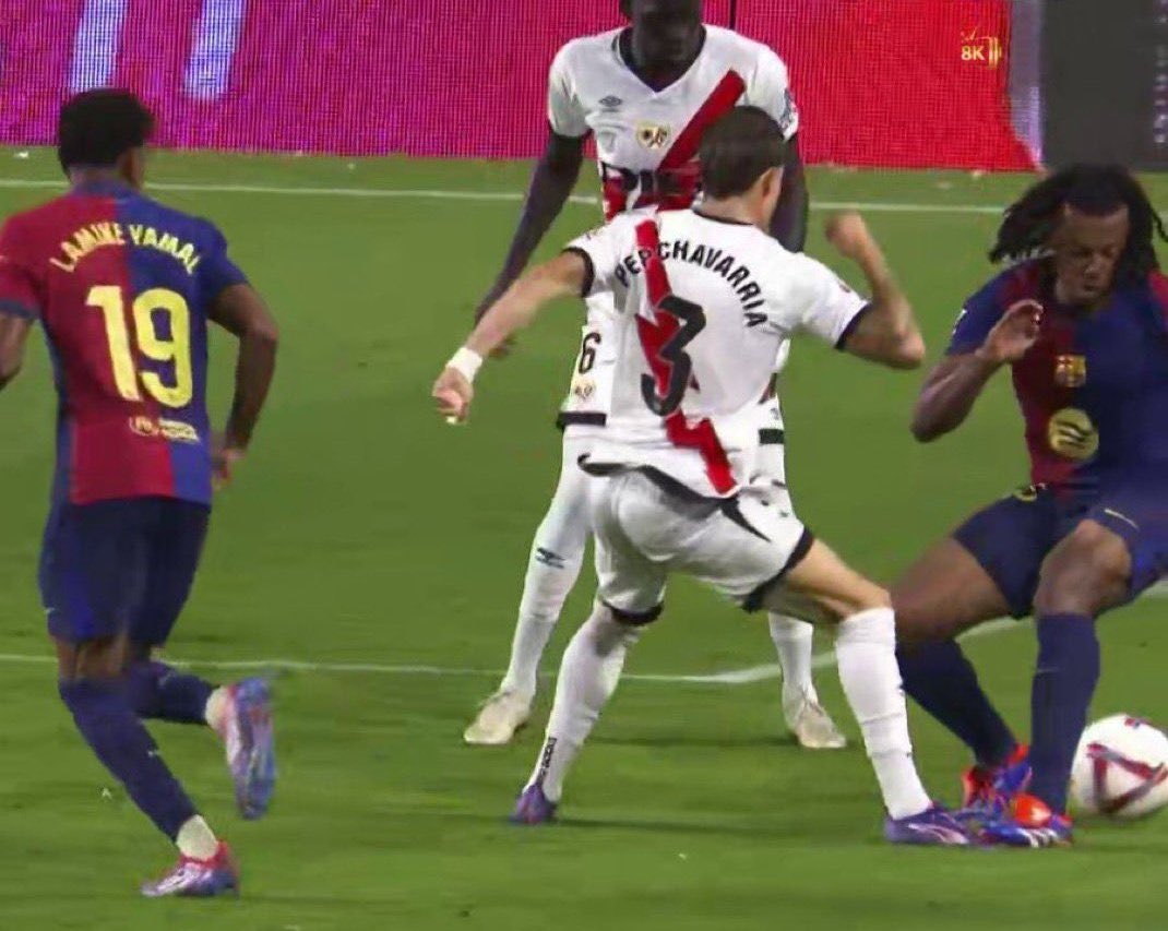 EL_President_'s tweet photo. - ٨ جولا فقط تعطيك نبذة عن ازدواجية المعايير..

دوري قذر ومتحيز ونيغريرا مجرد شماعة لتهيئة المباريات لفريق النظام https://t.co/TSYFI0eKat