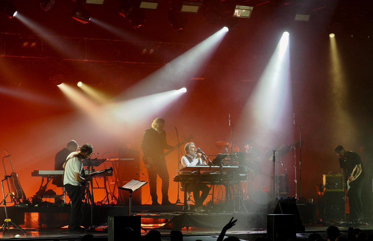fizfestival's tweet photo. Menudo regalo disfrutar de @ivanferreiro en el escenario 🎤🎶
Toda la Multiusos a sus pies 🙌🏽

#FIZ #FIZFestival #FIZ24 #Música #Conciertos #Festival #Zaragoza #conciertoszgz #musicazgz #ocioZgz #indie @zaragoza_es @ZCultura https://t.co/83frbRYPqM