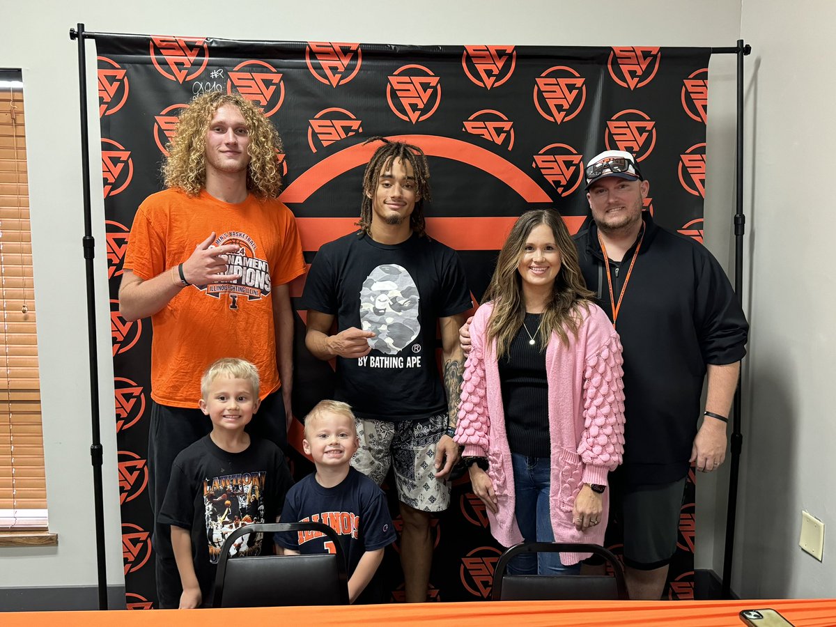 SCC (@sccentral21) on Twitter photo Shoutout to my guys <a href="/DravynGibbs/">Dravyn Gibbs</a> and <a href="/Jake_6davis/">Jake Davis</a> for hanging out in Effingham at the Sports Card Show. #ILL #Fam Shoutout to my guys <a href="/DravynGibbs/">Dravyn Gibbs</a> and <a href="/Jake_6davis/">Jake Davis</a> for hanging out in Effingham at the Sports Card Show. #ILL #Fam