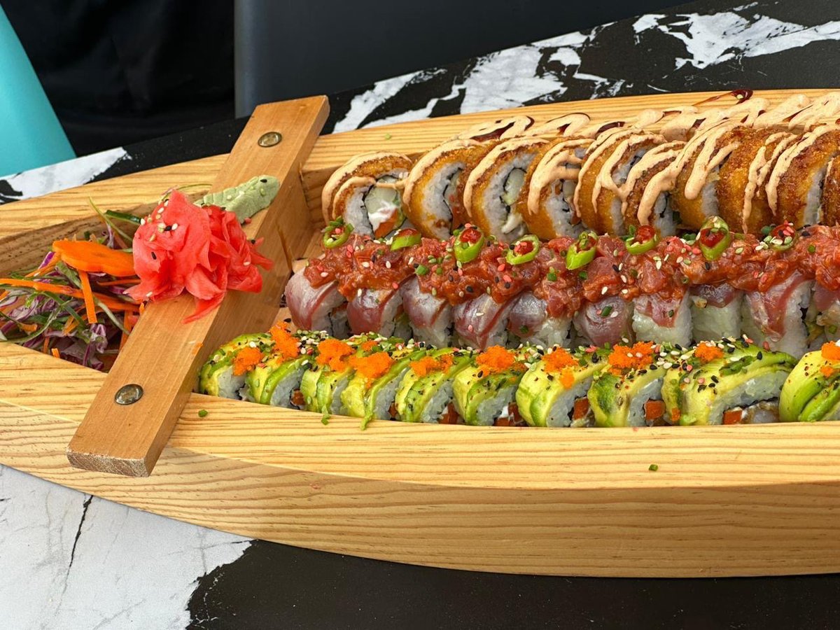 reportediariopv's tweet photo. Viene la mejor semana del Sushi
Cerveza a dólar
Barco 3 rollos x $400
Para 3 personas .
Eso todos los días la promo( dos clásicos y uno especial incluye el barco)
Su-Ship
Leer más: https://t.co/Xb3HIKqfTi
Redacción: César Langarica
#Hoy #PuertoVallarta #SUSHIP #Sushi #FoodPark https://t.co/9i95ukqtFE