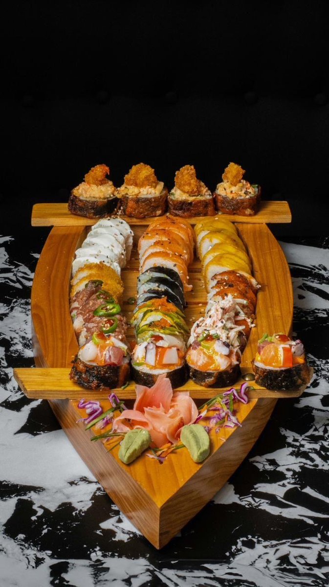 reportediariopv's tweet photo. Viene la mejor semana del Sushi
Cerveza a dólar
Barco 3 rollos x $400
Para 3 personas .
Eso todos los días la promo( dos clásicos y uno especial incluye el barco)
Su-Ship
Leer más: https://t.co/Xb3HIKqfTi
Redacción: César Langarica
#Hoy #PuertoVallarta #SUSHIP #Sushi #FoodPark https://t.co/9i95ukqtFE