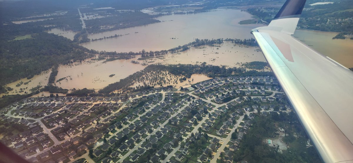 Crazy aerial photo of Asheville. Just devastating. Taken leaving the Asheville Regional Airport off I-26.
📷: NC State Fire Marshal Brian Taylor