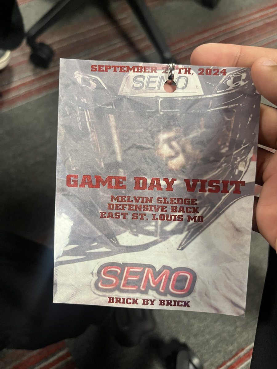 Melvinsledge200's tweet photo. Thank you @Coach_Drury  for inviting me to a game day visit, had a great time.  
@CochBG4 @Football_Flyers https://t.co/kFvEv3OTd5