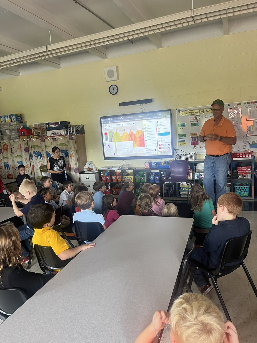 mslsass's tweet photo. Thank you to Farmer Sass for coming in to talk to our first graders about agriculture and what it means to be a farmer!🧑‍🌾🐝 #ourbmsa #oaiss https://t.co/3TquXyURRY