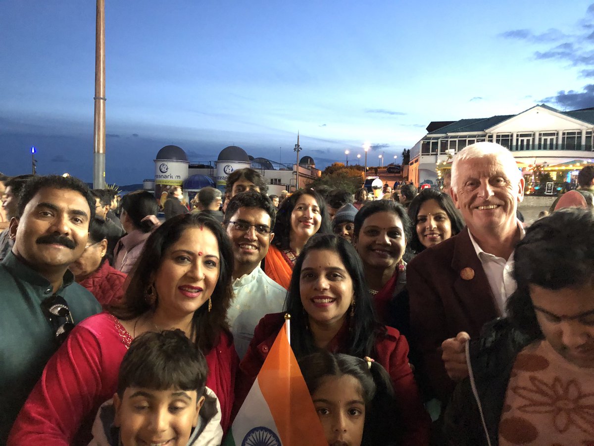 ….and a joyous,  illuminating, spectacular <a href="/artsbythesea/">Arts by the Sea Fest</a> evening. This is what a town centre needs! <a href="/BCPCouncil/">BCP Council</a> <a href="/ace_national/">Arts Council England</a> <a href="/Bournemouthecho/">Bournemouth Echo</a> <a href="/richherrett/">Rich Herrett 🔶</a>