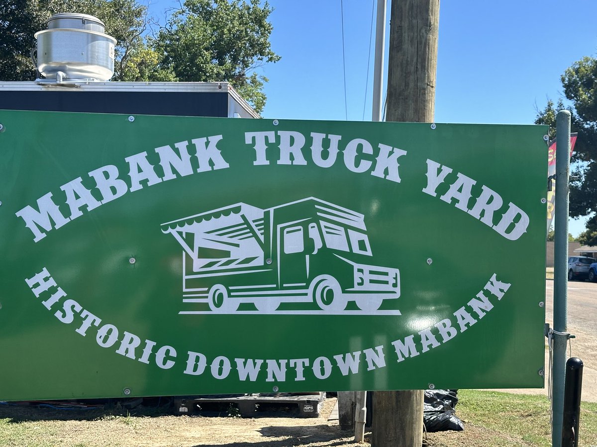 DawnMcNary's tweet image. Does where you live have a food truck “specific” area? Just discovered this one near to work and it has something for everyone! 💕#foodtruck #mabanktx #cedarcreeklaketx