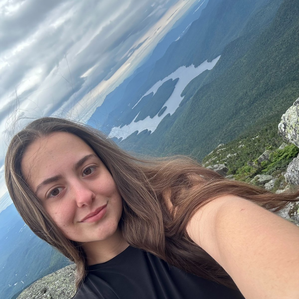 SUNYAlumniHouse's tweet photo. Meet the Institutional Advancement interns, who help us put on the programming we offer to you! Today we're featuring one of our Lynne Parks '68 SUNY Cortland Alumni House interns, Alizabeth. 🤗 #AlumFromDayOne #parksalumnihouse https://t.co/hOiu0KUdfZ