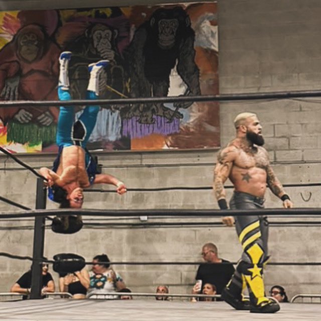 fabooandre's tweet photo. I broke his neck and saved the world seconds after this photo
Catch the butterfly 🦋
@CCWAliveTV
#fabulous #faboo #butterfly #monarchofmanliness #wrestling #prowrestling https://t.co/IvA834UsfK