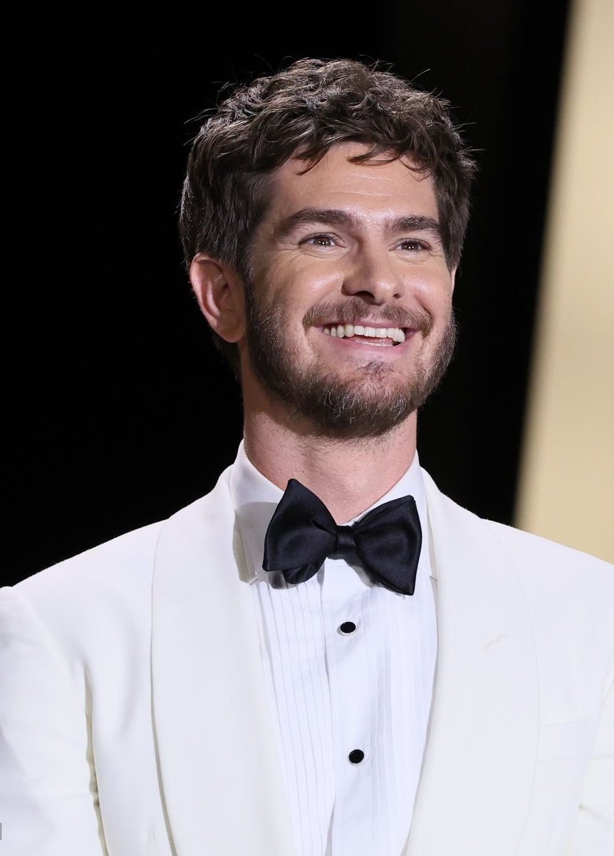 whoever is responsible for this hairstyle i thank you from the bottom of my heart you’re a real one