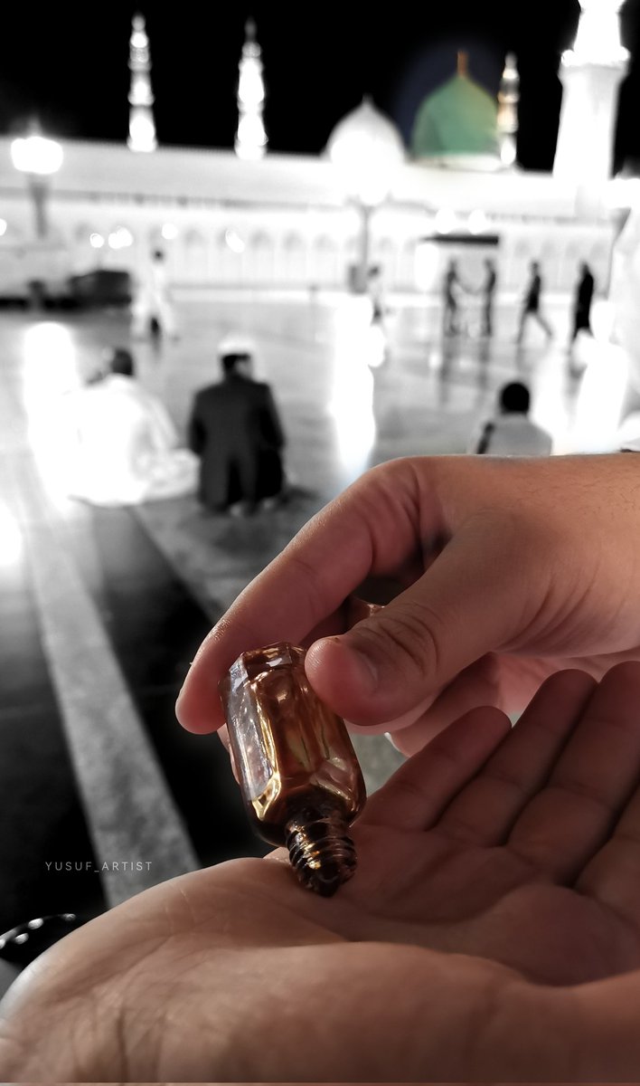 Yusuf_artist_'s tweet photo. يقول أنس بن مالك رضي الله عنه:
كان رسولُ الله ﷺ إذا مرّ في الطَّريق من طُرق المدينة وجد منه رائحةُ المسك، قالوا: 
مرَّ رسولُ الله في هذا الطريق اليوم
وقال رضي الله عنه :
"ﻣﺎﺷﻤﻤﺖ ﻋﻨﺒﺮﺍ ﻗﻂ ﻭﻻ ﻣﺴﻜﺎ 
ﻭﻻ ﺷﻴﺌﺎ ﺃﻃﻴﺐ ﻣﻦ ﺭﻳﺢ ﺭﺳﻮﻝ اللهﷺ". 
 ﻣﺴلم🤍 https://t.co/RTspZIKH9O