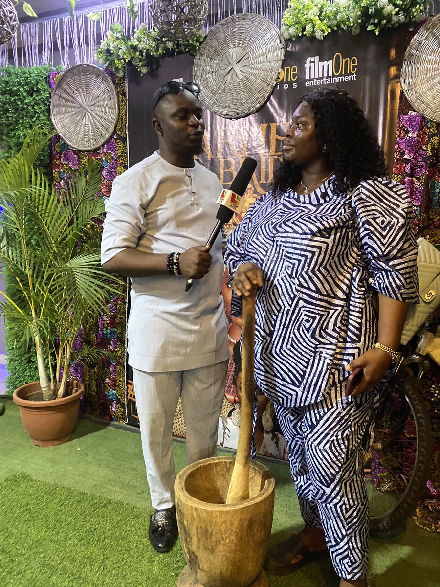 Youngstriker9's tweet photo. Live on the Green carpet of #famersBride at @FilmhouseCinema #Samanda Ibadan getting feedback from fans after the movie 🍿
@tobibakre
@femibranch
@Thegbubemiejeye we need you guys in Ibadan for the watch party!
Collect your 🌹 again 💡
@solutions939fm made it possible https://t.co/1K7N3TL6cF
