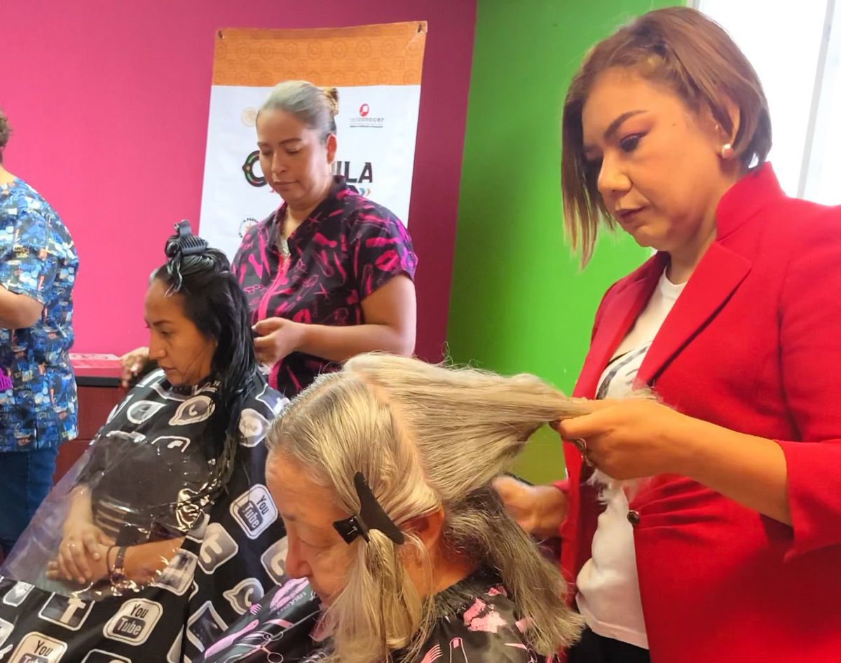 Sisbeles01's tweet photo. En #Monclova junto a @DIFCoah e #ICATEC realizamos campaña de lentes a bajo costo y corte de pelo gratis coordinados a través de @MejoraCoahuila Esta campaña reafirma el compromiso del Gobernador @manolojim con la comunidad para el acceso a servicios esenciales #PaDelanteCoahuila https://t.co/XAtqH3wp27