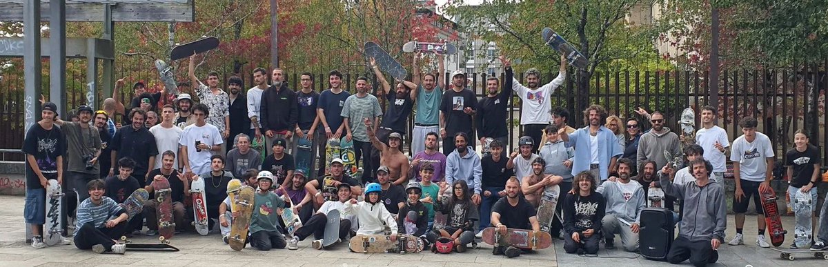 guitar097's tweet photo. 🔥 Compostela Skate 🔥 #compostelaskate #elpasillo #skateplaza #santiagodecompostela #skate https://t.co/f4rTAJwlVy