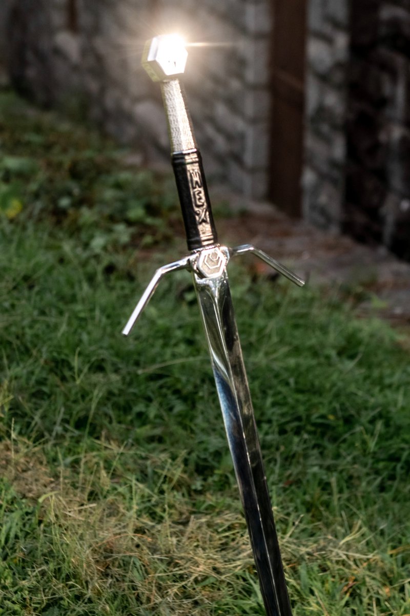 Hello fellow Hexicans! I just made a sword to represent my favorite crypto #HEX ! Hand forged from a train coil spring, I've been working on it for months and finished just in time to see Hex pumping!  #PLS #PLSX #Crypto  <a href="/RichardHeartWin/">Richard Heart</a> #Swords