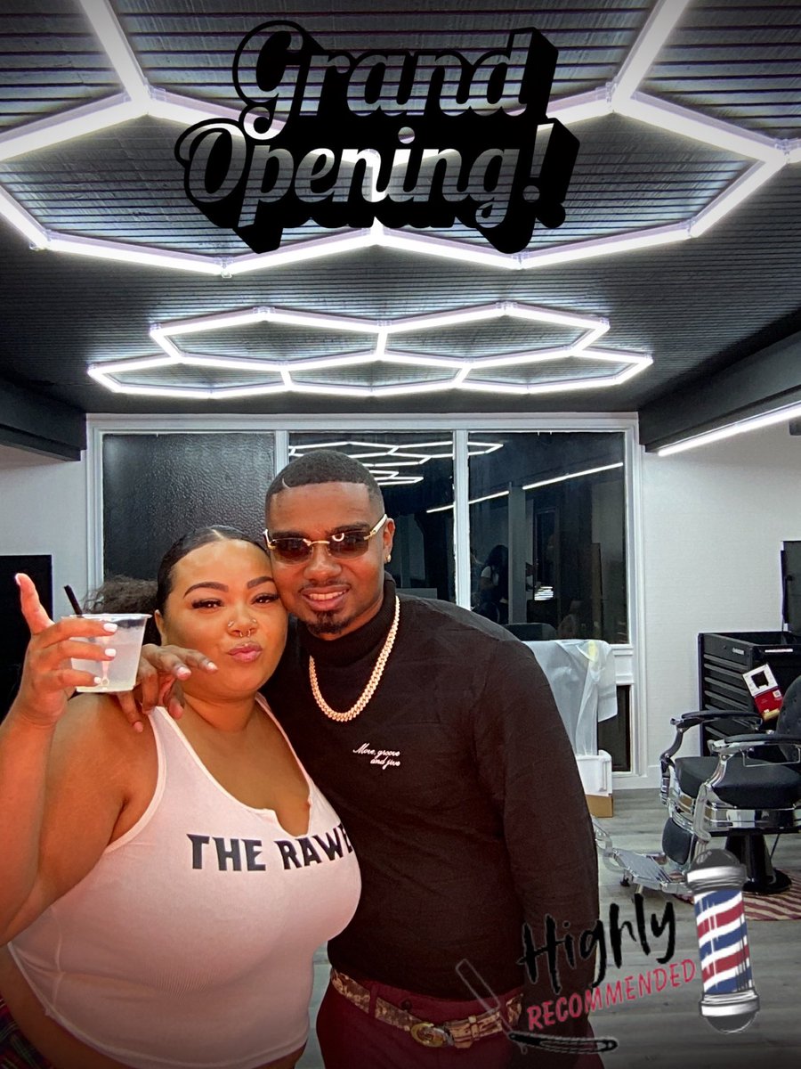 Wontawn_soup's tweet photo. The Highly Recommended Barber Studio has opened it’s 2nd location in Berkeley, CA. Last night’s Grand Opening (planned and coordinated by yours truly) was a success💈 https://t.co/dqzv5iztIo