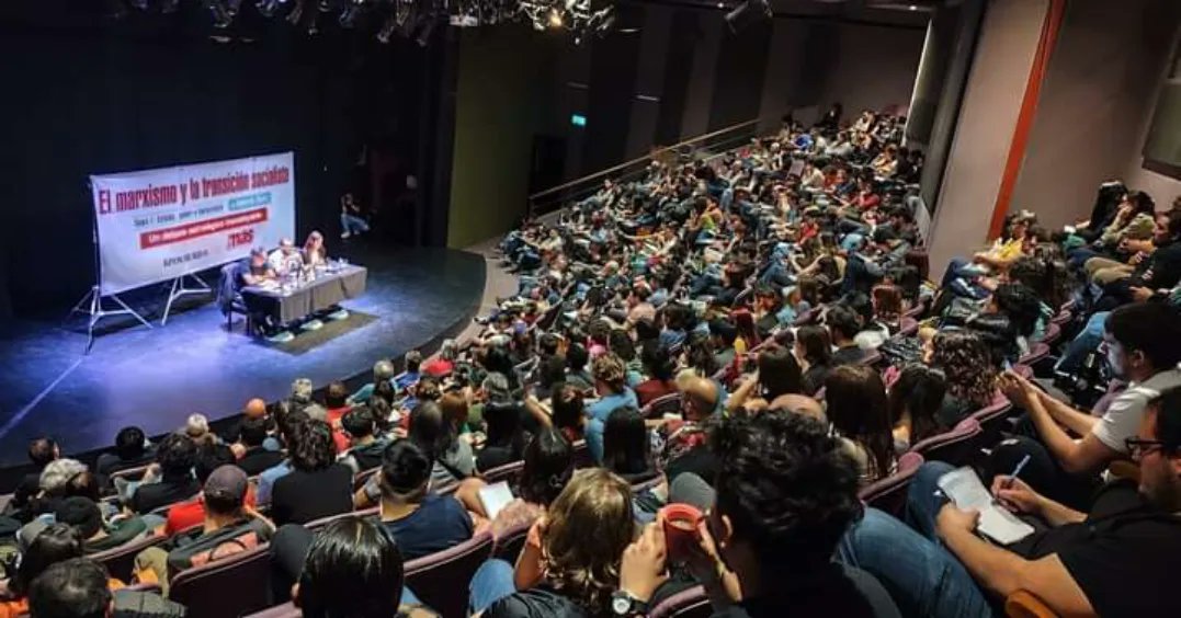 ChinoHeberling's tweet photo. UN DEBATE ESTRATÉGICO INSOSLAYABLE 

Se realizó hoy sábado el lanzamiento de “El marxismo y la transición socialista”, Tomo I “Estado, poder y burocracia” de Roberto Sáenz.

#marxismo #socialismo #trotskismo #stalinismo #izquierda  #revolucionrusa #Marx #Engels #Lenin #Trotski https://t.co/0YJyvmLCHs