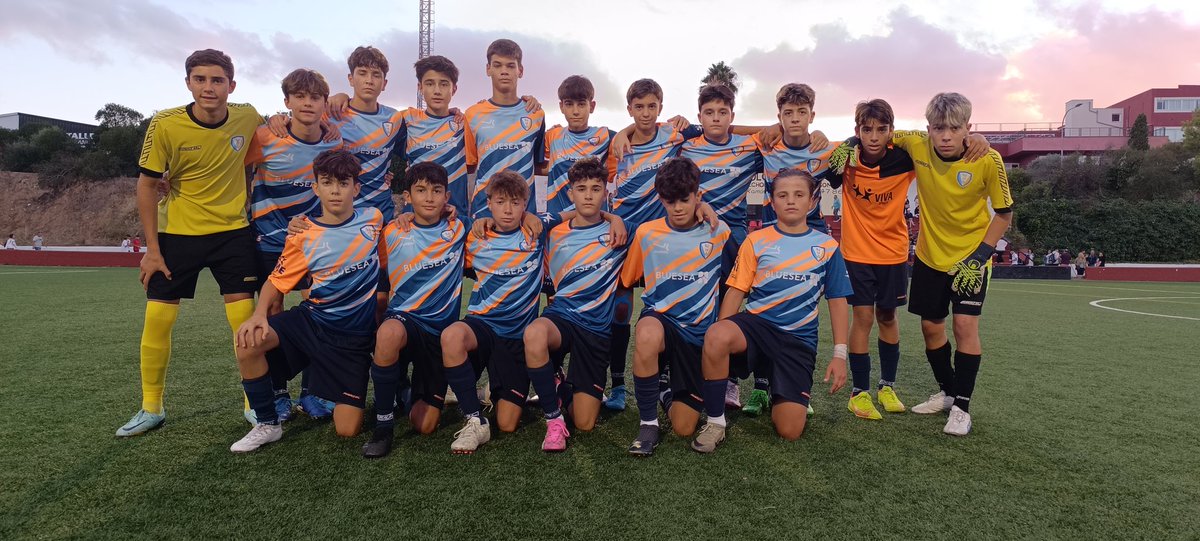 El grupo Cadete Masunga arranca la liga visitando al <a href="/Penyaarrabal/">A.D. Penya Arrabal</a>, un bonito partido donde los locales consiguen vencer por 5-2 a un buen Viva.
<a href="/vivasportsescu1/">vivasportsescueladeportiva</a> #futbolcadete #mallorca #futbolbalear #futbolbase