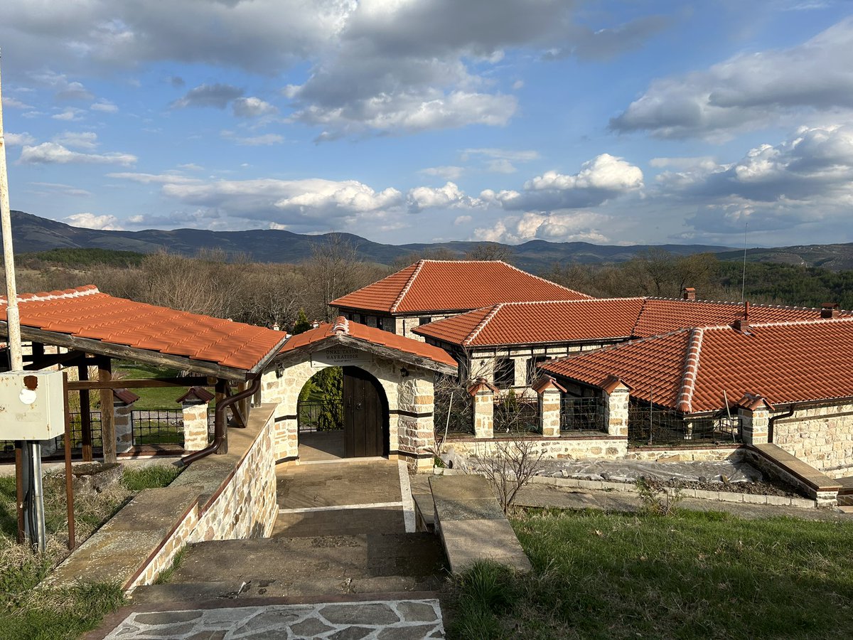 bektashiane's tweet image. Bulgaristan ,Mestanlı (Momchilgrad) da bulunan Elmalı Baba  Dergahındaki #Bektasi dostlarımızı selamlıyoruz.  #Bektashi #Elmalı #Bektashian