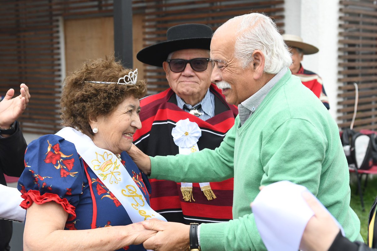 jacob_LaSerena's tweet photo. Celebramos alegría y la unión en una hermosa y concurrida Mateada entre #cuecas y empanadas, junto a más de 22 Clubes #AdultosMayores recientemente constituidos en #LasCompañías, nos demuestran con su vitalidad que la vida se disfruta sanamente y en comunidad. Gracias por tanto!! https://t.co/GDVn5unCX7