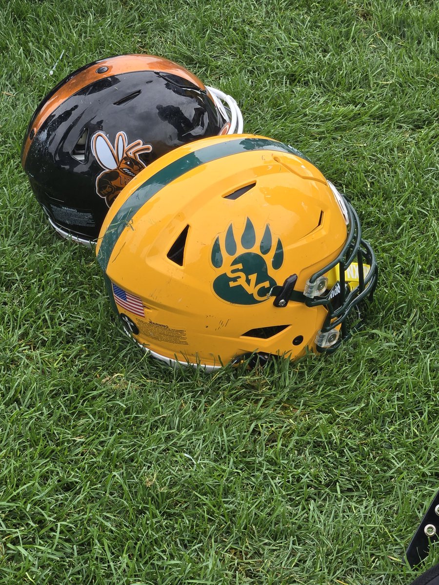 f_tank4's tweet photo. @coachtaylor412 @givens_diontae https://t.co/u3oY83zLwM