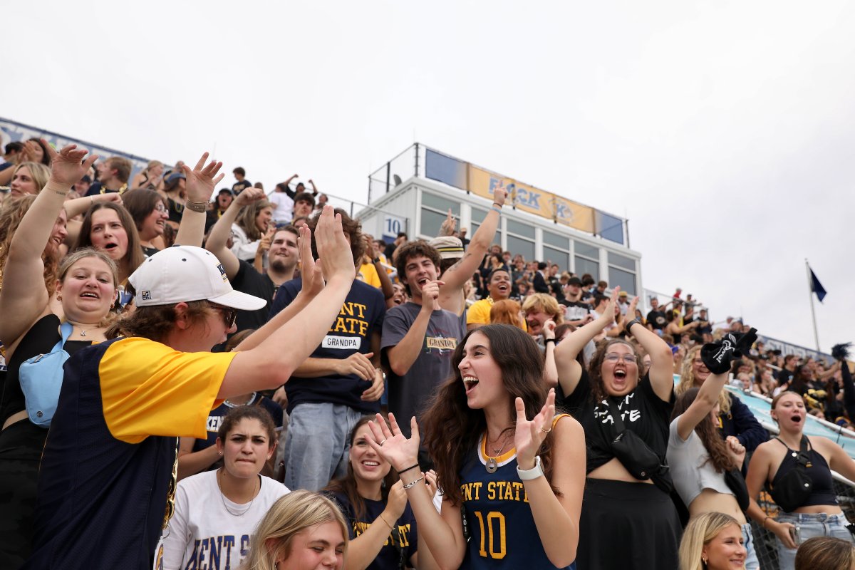 KentState's tweet photo. There’s no place like home.⚡️ #KentState #KentHC #FlashesForever https://t.co/HbOy1wBeNk