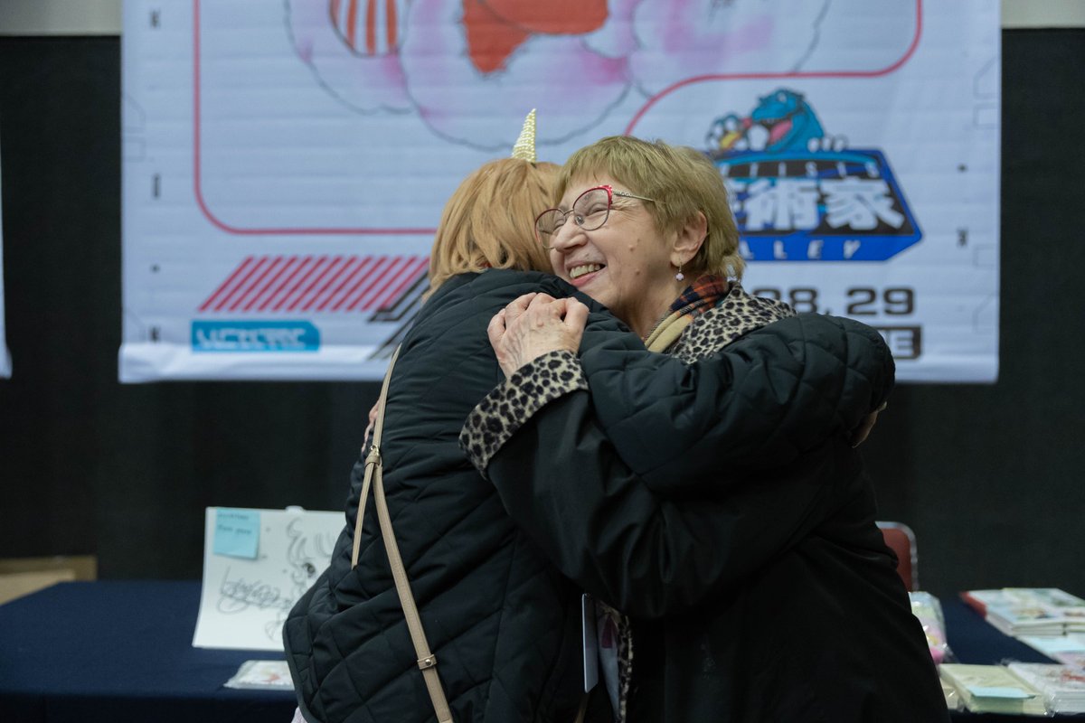 El momento más 😍🥰😍🥰😍

#YumikoIgarashi, cocreadora de #CandyCandy, y #CeciliaGispert, voz del personaje en español, se conocen por vez primera. 

🥹 Se nos metió un Anthony en el ojo.

#EstoyEnAniMole #AniMole2024