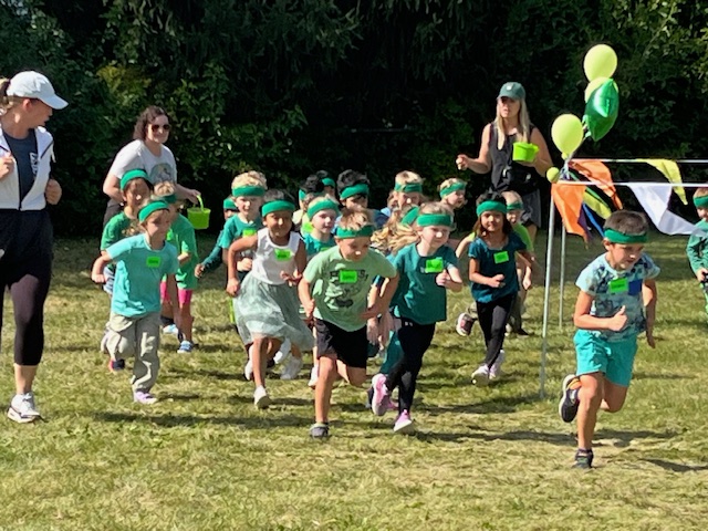 washcusd200's tweet photo. We had a great day for Knights on the Run! Thanks, PTA! #YourCommunitySchools https://t.co/LJE5qKPlQr