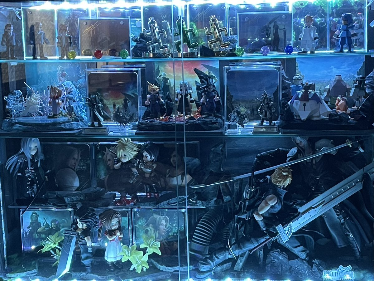 KrMtKnWr5364's tweet image. 11月までなんて…待てる訳無かったんですよっ‼️

#FF7
#アドラブルアーツ