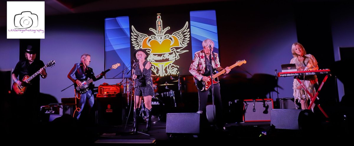 UKCountryMusicAwards (@ukcmawards) on Twitter photo Our seventh and final live performance tonight is brought to you by <a href="/thehrbofficial/">The Heartland Roots Band</a>
Listen live here buff.ly/2TqDnqP
๐ธ @JillyBird7 Our seventh and final live performance tonight is brought to you by <a href="/thehrbofficial/">The Heartland Roots Band</a>
Listen live here buff.ly/2TqDnqP
๐ธ @JillyBird7