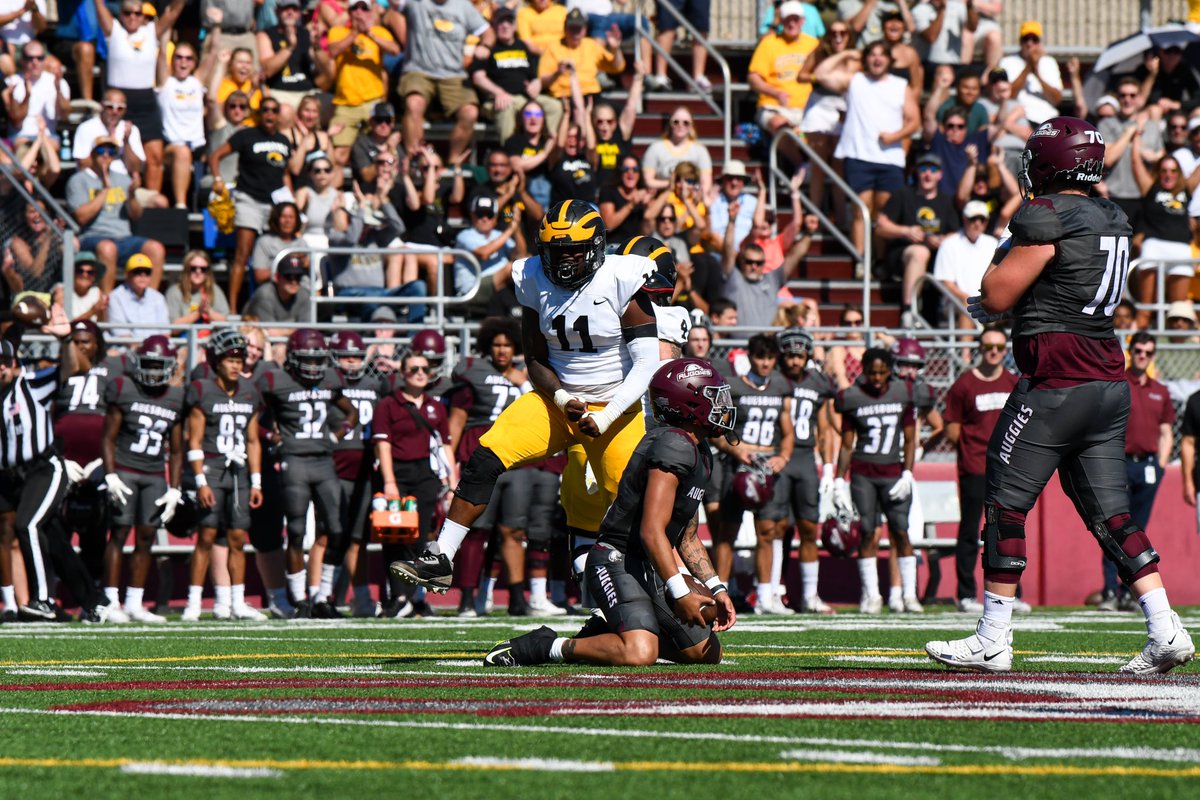 gustiefootball's tweet photo. GO GUSTIES #GET1 https://t.co/xmpv1dFmRe